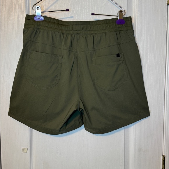 L.L. Bean Khaki Green Shorts-Womens Size Large - Picture 2 of 6